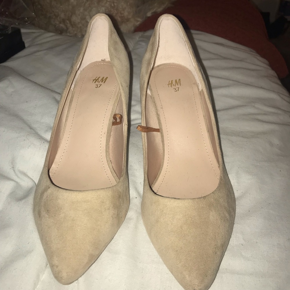 Beige suede pumps
